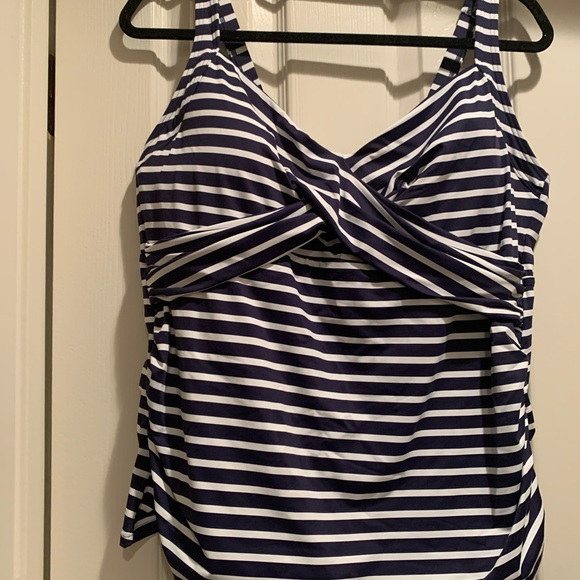 Lands End underwire tanking top - Picture 2 of 3